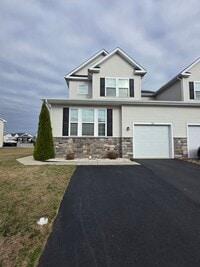 Building Photo - HYETTS CROSSING TWINHOME