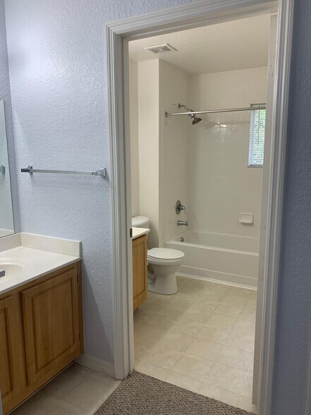 Building Photo - 4019 Venetian Bay Dr