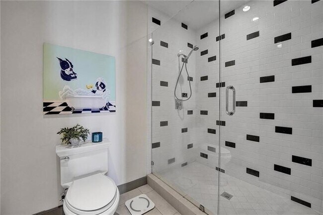 Building Photo - 110 SE 2nd St