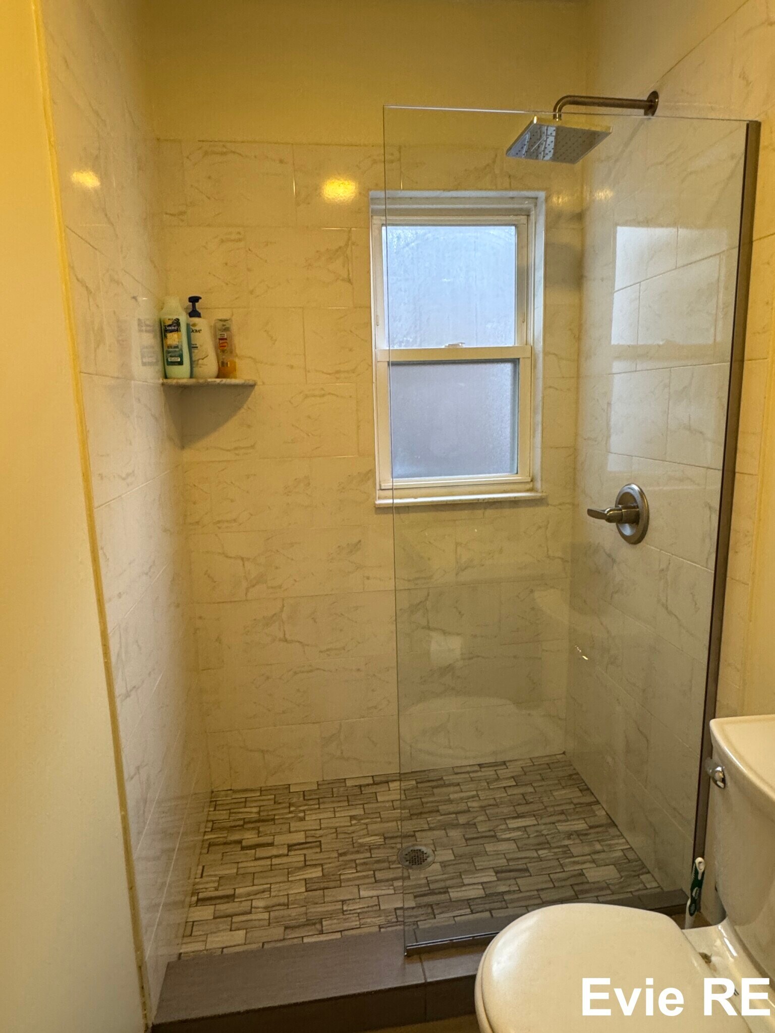 Building Photo - 66 Hano St