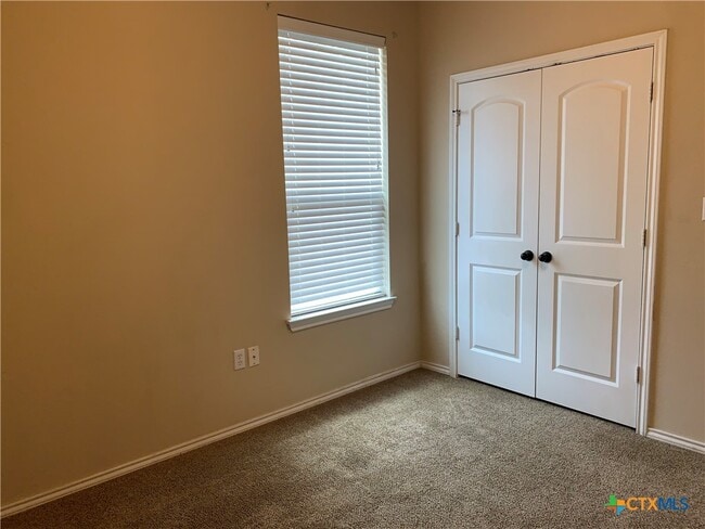 Building Photo - 901 Brown Rock Dr