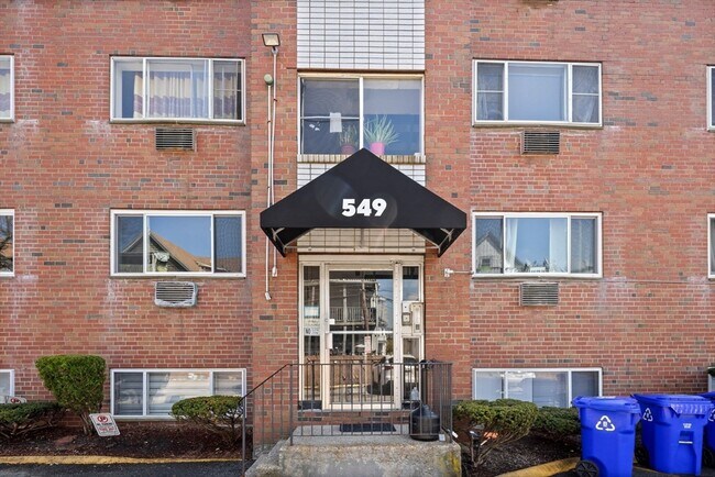 Building Photo - 549 Adams St