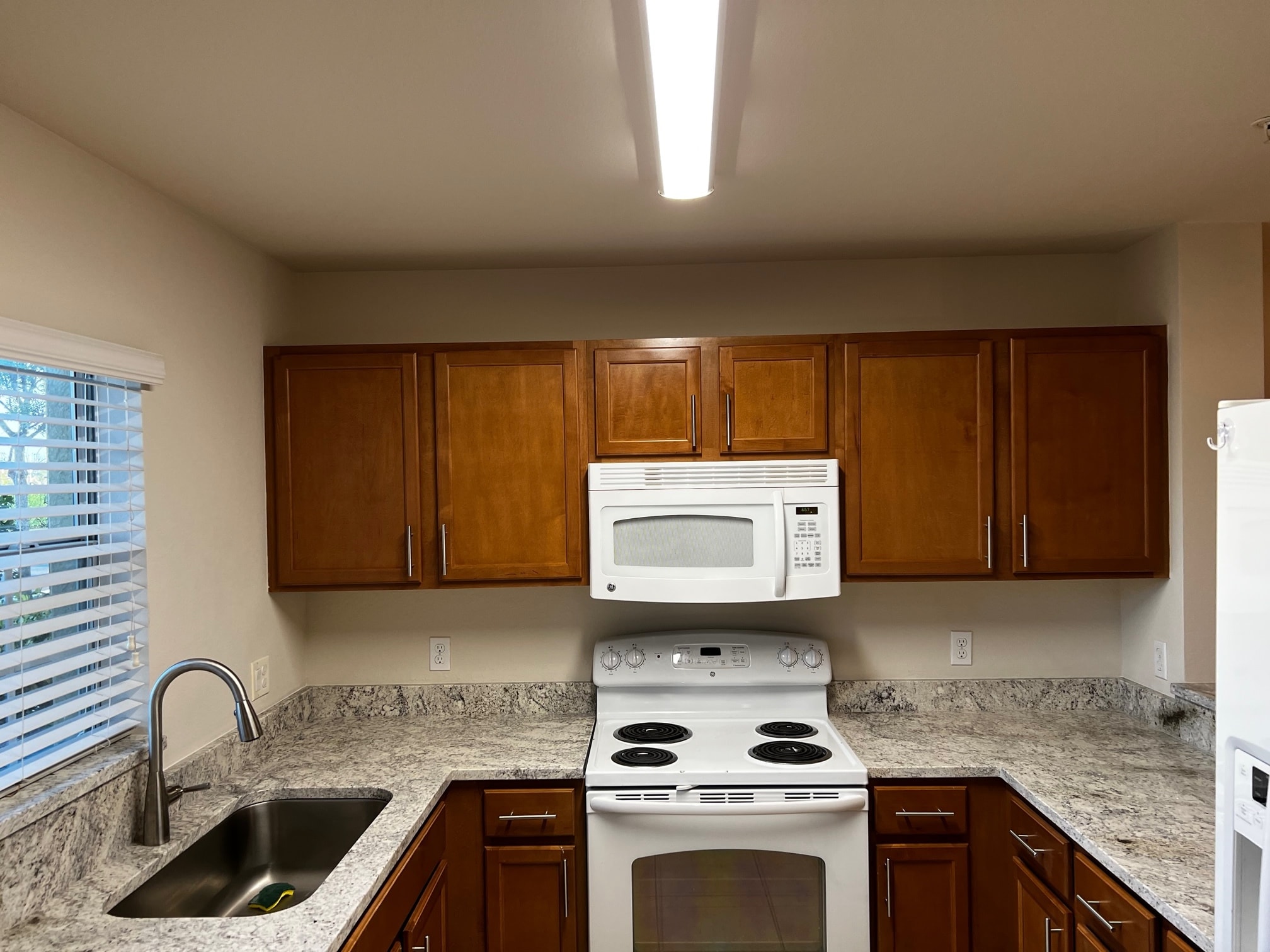 Building Photo - 9093 Gervais Cir