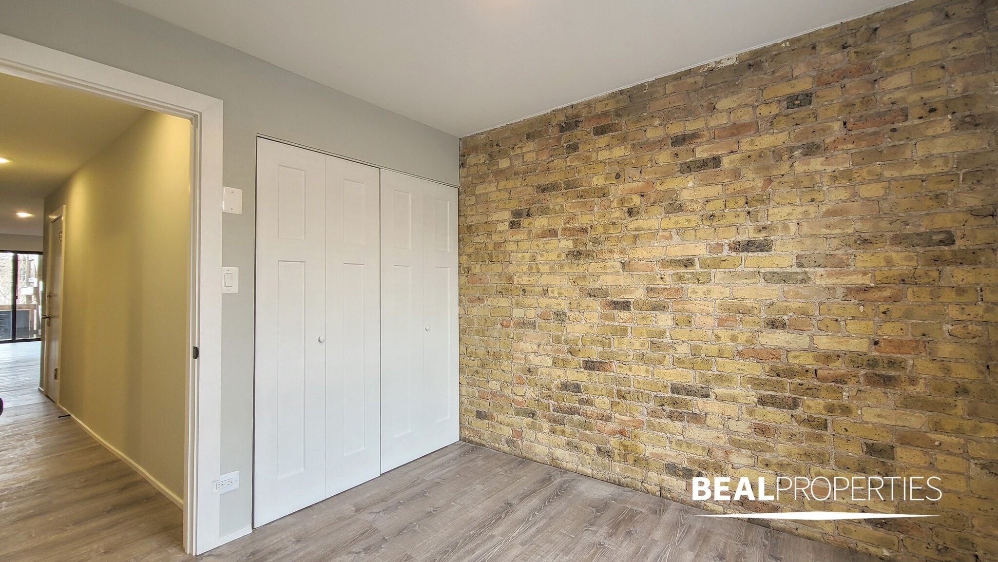 Building Photo - 604 W Surf St