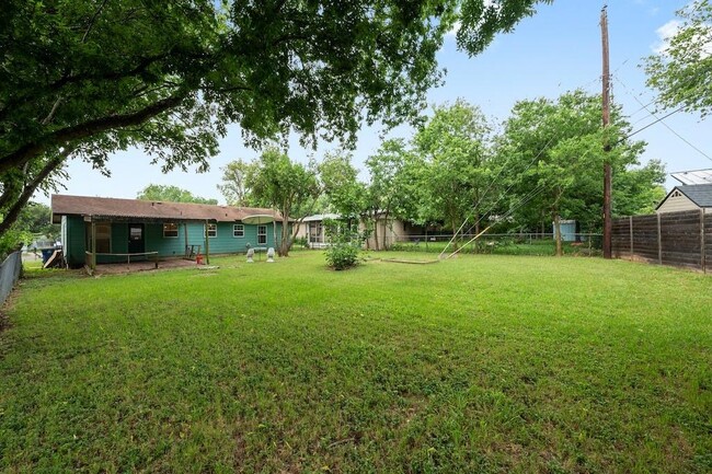 Building Photo - 3202 Dolphin Dr