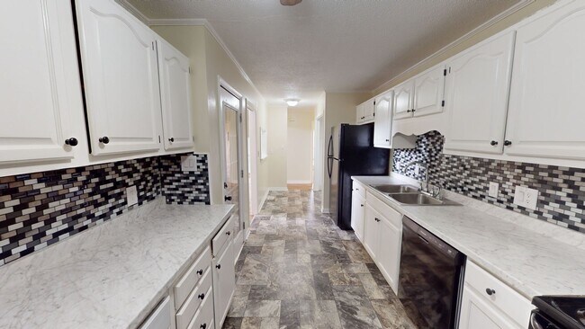 Building Photo - $500 OFF First Month's Rent! 3 Bedrooms wi...