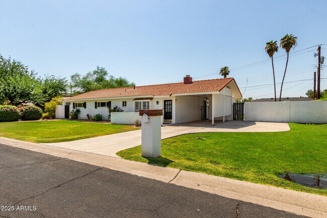 Building Photo - 6925 E Rancho Vista Dr