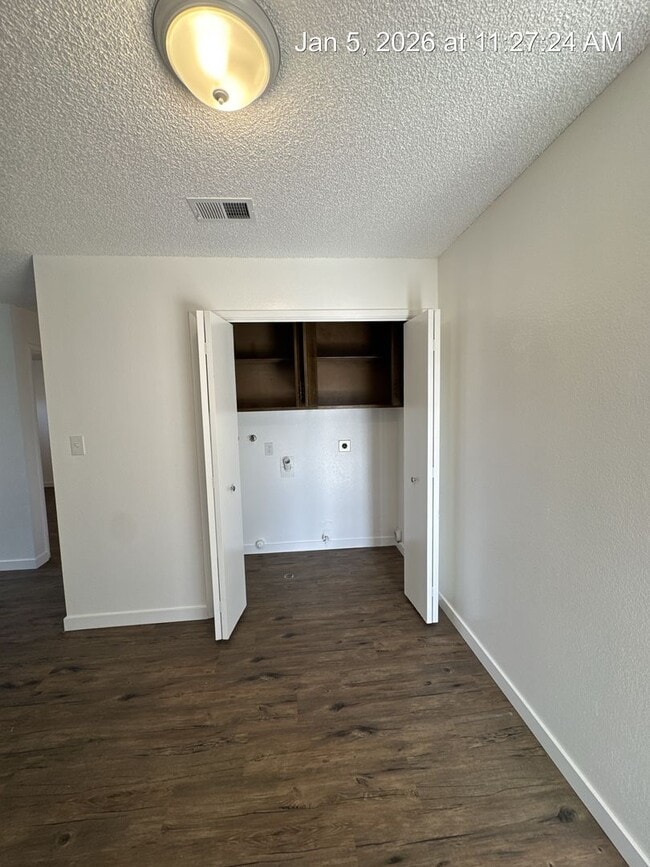 Building Photo - 2710