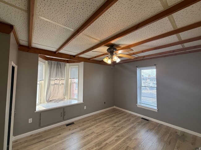 Building Photo - 4 bedroom townhouse for rent in Carlisle (bonus room with private entrance)