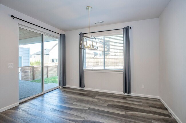 Building Photo - Newer 3-Bed Edgewood Home with A/C, Loft, ...