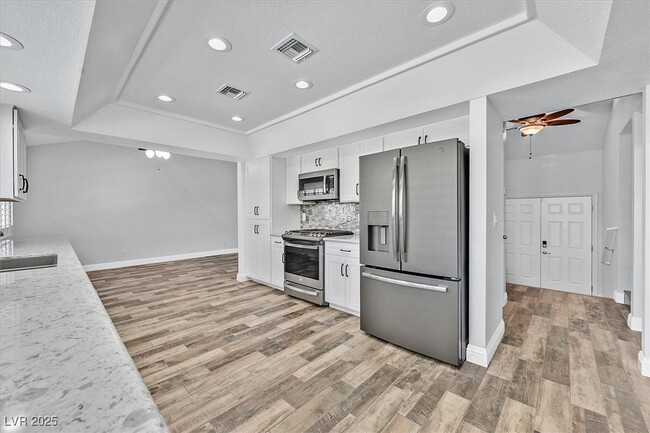 Building Photo - 8720 Pavia Dr