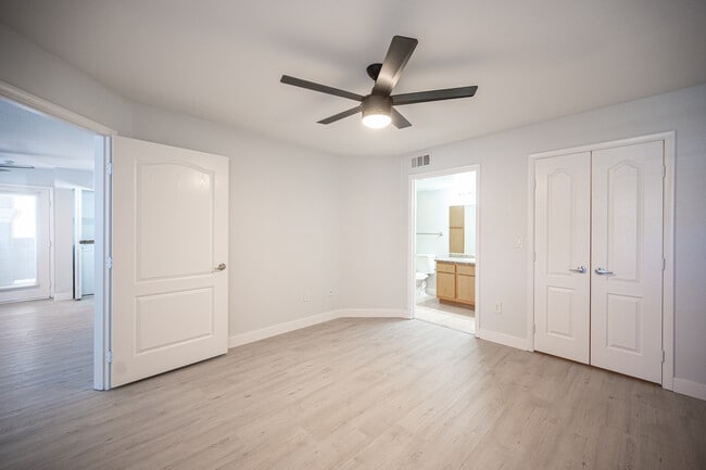 Building Photo - 5055 W Hacienda Ave