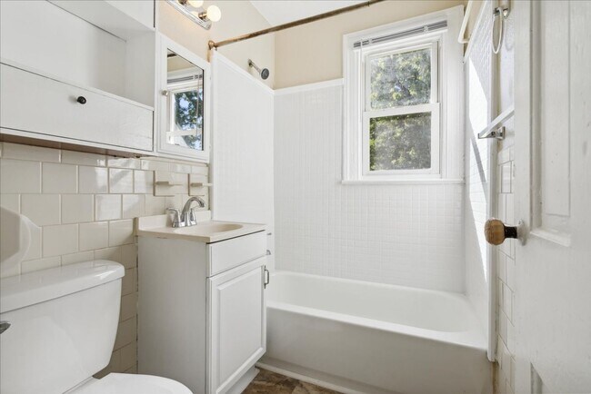 Building Photo - Downtown Newport News