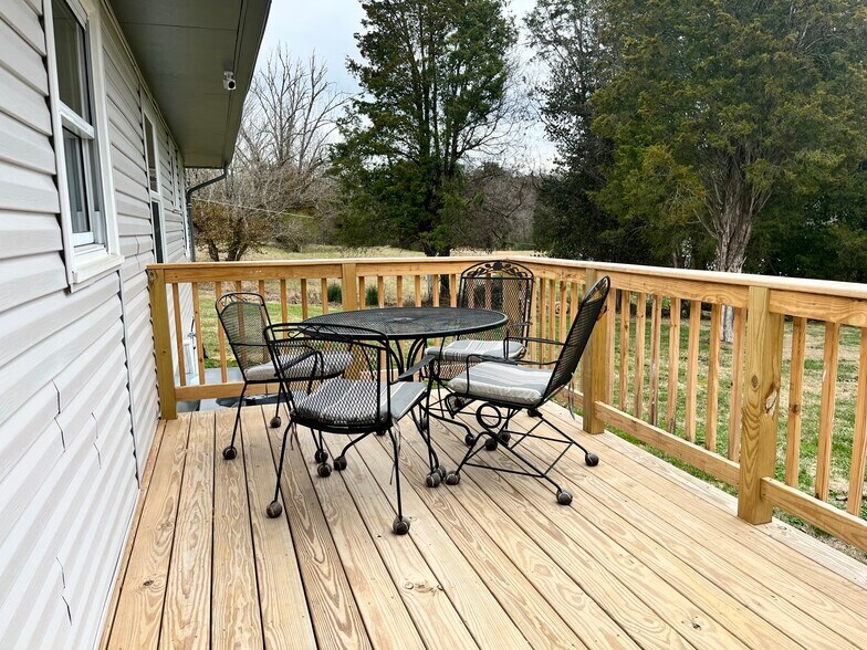 Building Photo - 220 E Hendron Chapel Rd