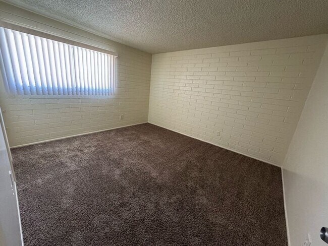 Building Photo - Maryvale 2br townhome