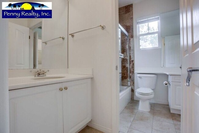 Building Photo - Stunning 4 Bedroom 3.5 Bath Home in the Co...