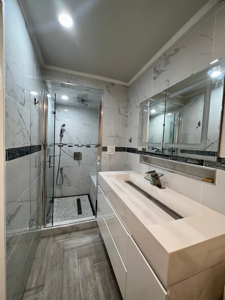 Hallway bathroom - 8731 Colbath Ave