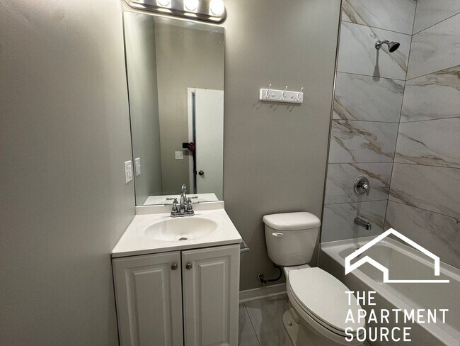 Building Photo - 4007 W School St