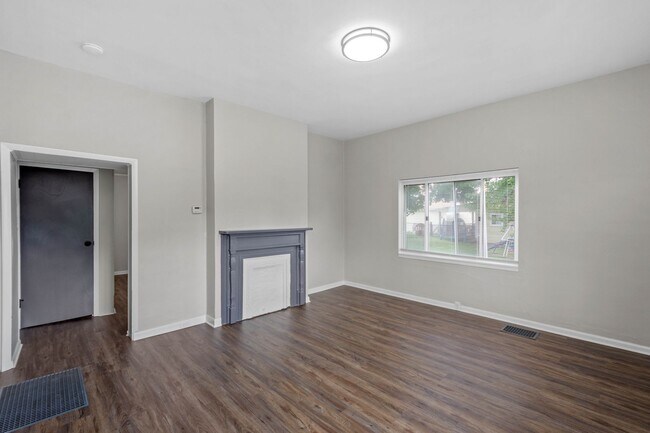 Building Photo - Beautiful 2 Bedroom home in Whitaker available February 1!