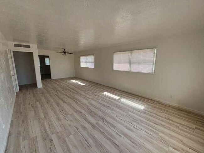 Building Photo - 1249 Sandalwood Dr