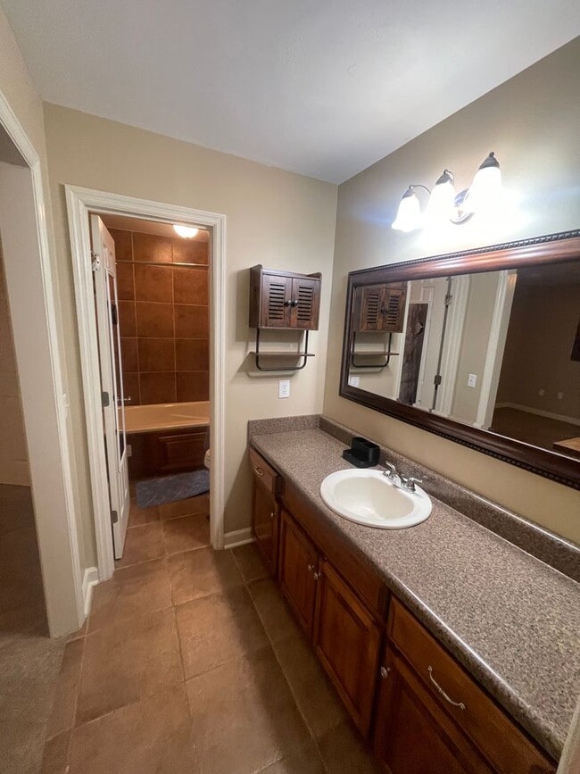 Building Photo - Eagle Landing Townhome