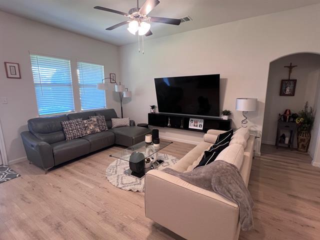 Building Photo - 2909 Llano Dr