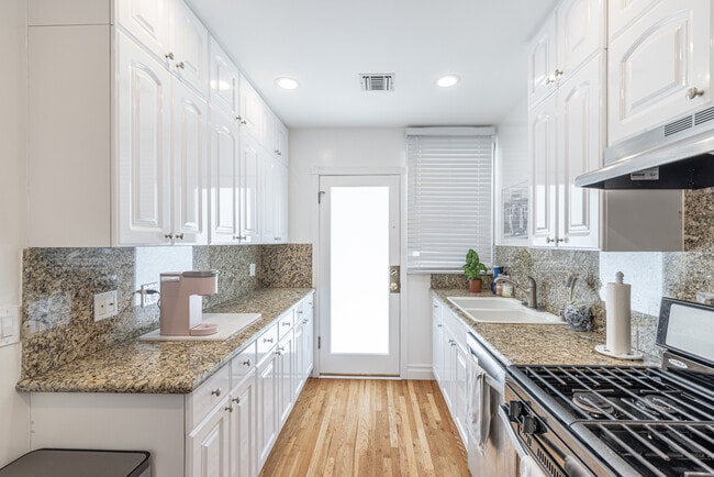 Building Photo - 1412 Kelton Ave