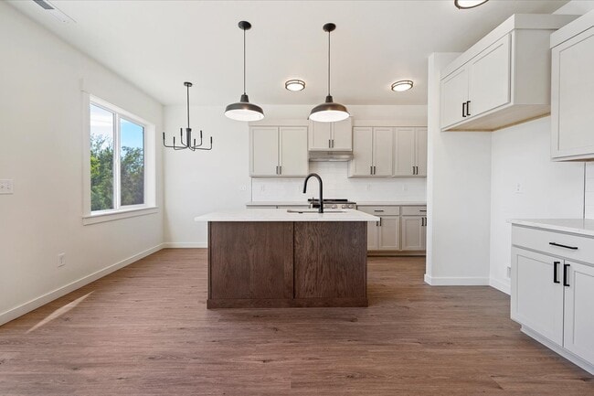 Building Photo - 305 N 18th St