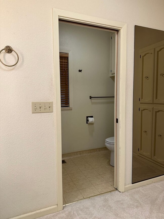 Building Photo - Available now, Executive 4 bdrm home with pool & hot tub!