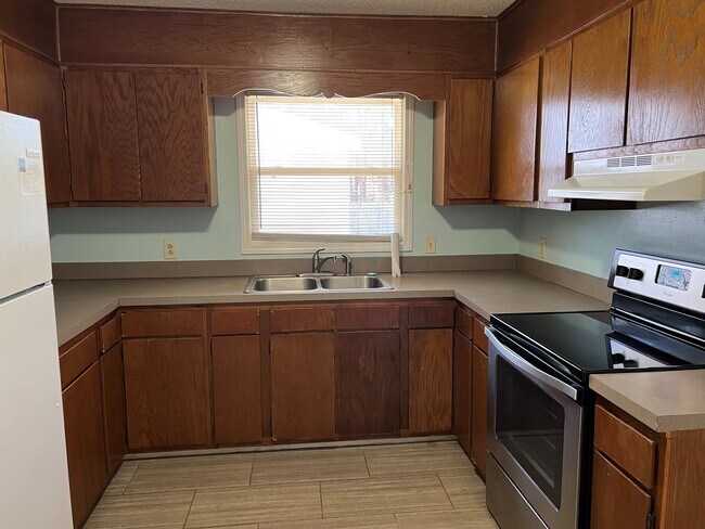 Building Photo - 2014 Cedar Point Cir