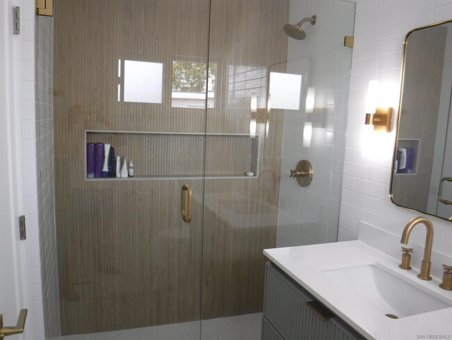 Building Photo - 4970 Mt Almagosa Dr
