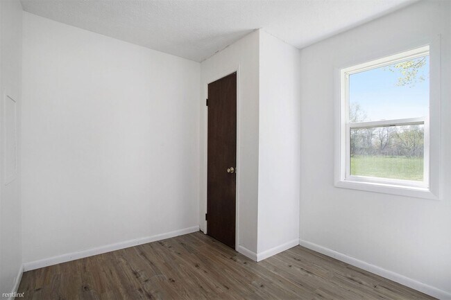 Building Photo - 2 br, 1 bath House - 62701 Red Arrow Hwy U...