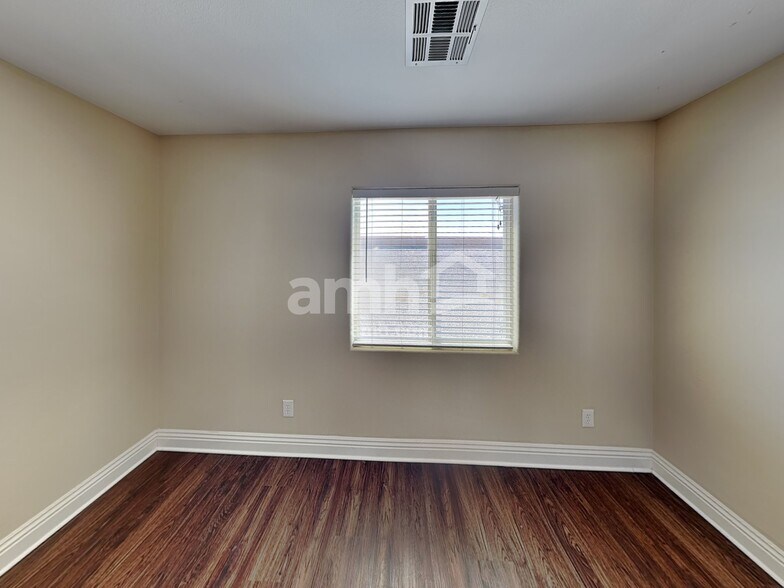 Building Photo - 8845 Red Fox Dr