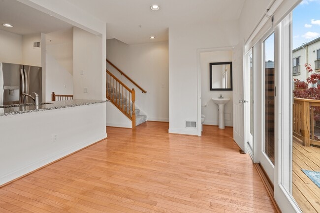 Building Photo - 102 Pilgrim Lndg