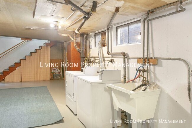 Building Photo - Remodeled 1BR/1BA in the Overlook Neighbor...