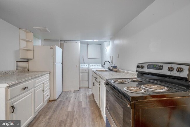 Building Photo - 1207 SAINT ANDREWS Way