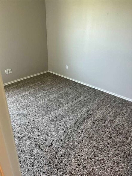 Building Photo - 2209 E Grassland Ln