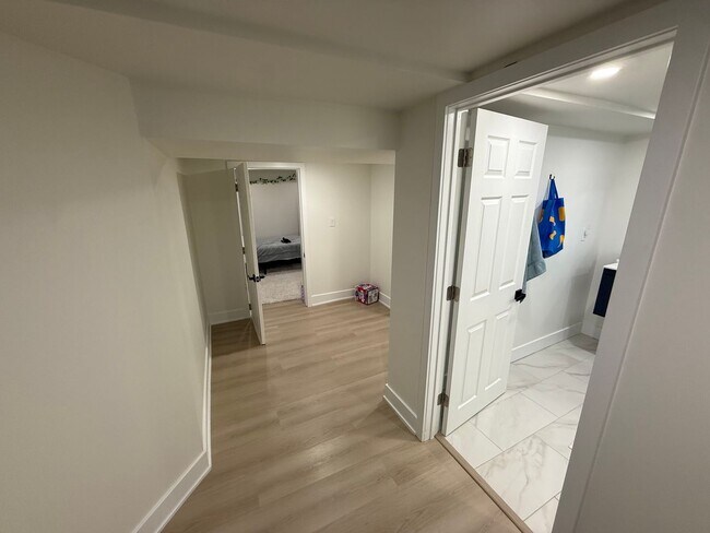 Building Photo - 1613 Mayflower Ln