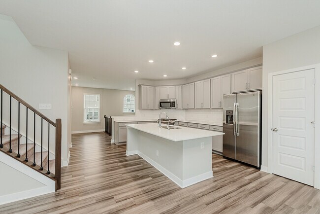 Building Photo - Beautiful Townhome in Carmel