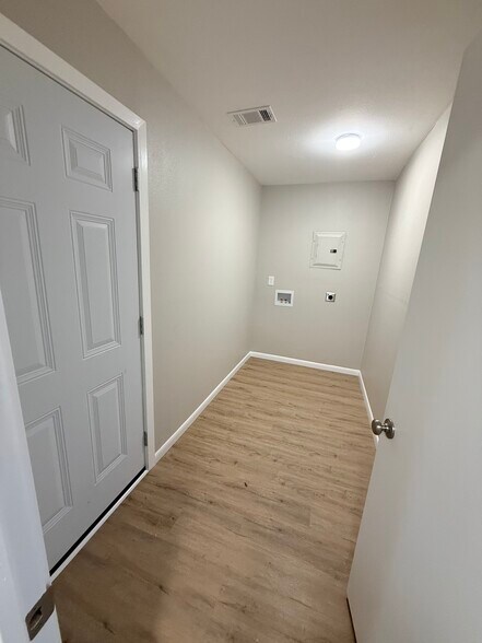 Building Photo - 6003 Sayle St