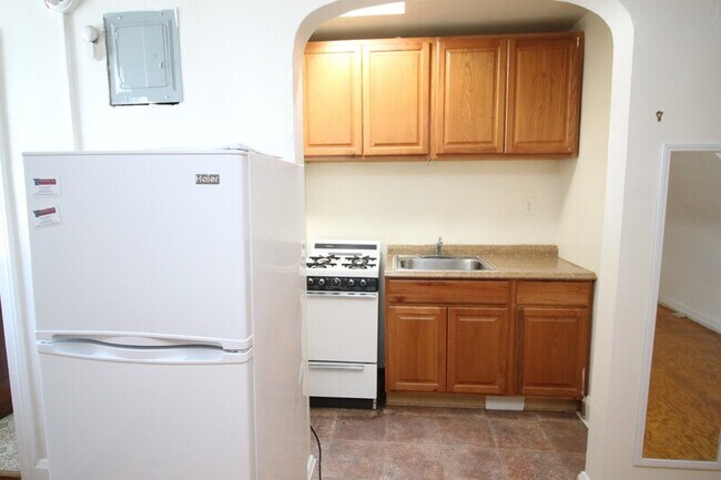 Building Photo - 6 E Preston St