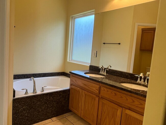 Building Photo - 2565 Sands Dr