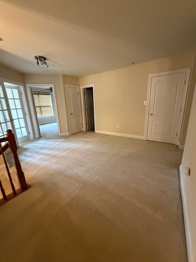 Building Photo - 908 Orchard Ridge Dr