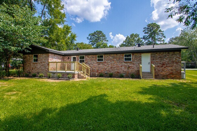 Building Photo - 6 Dee Dee Cir