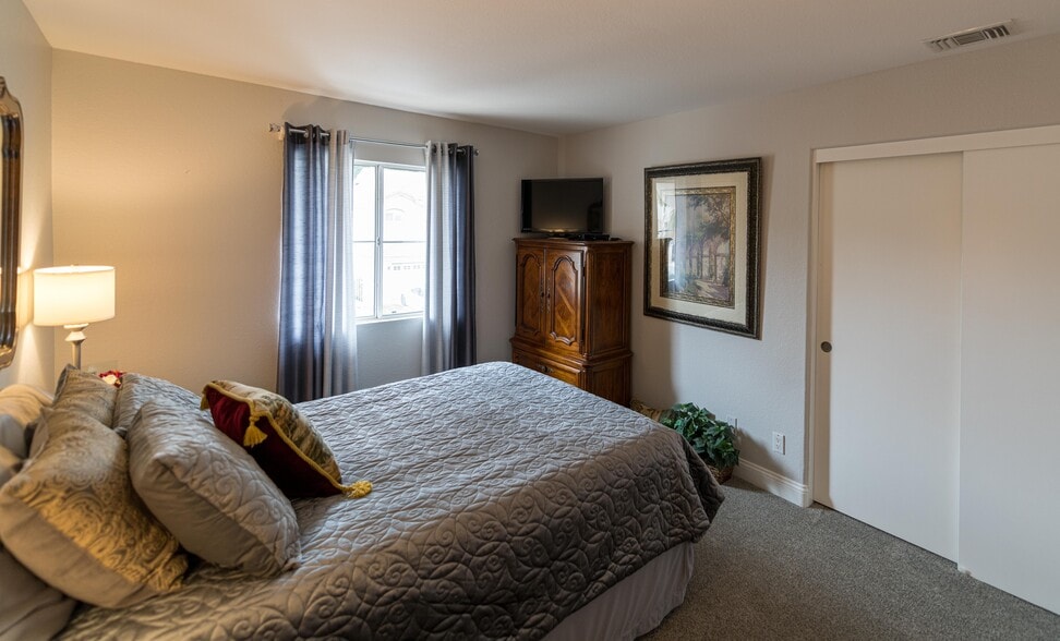 Building Photo - 4623 Da Vinci St