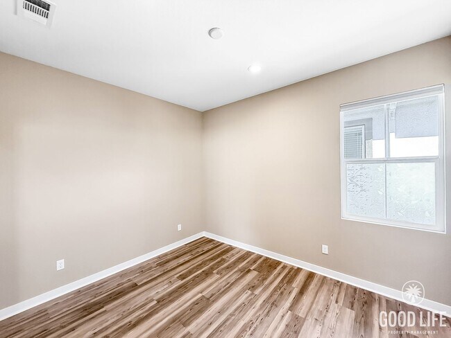 Building Photo - Great 4B/4BA Home Available for Lease in O...