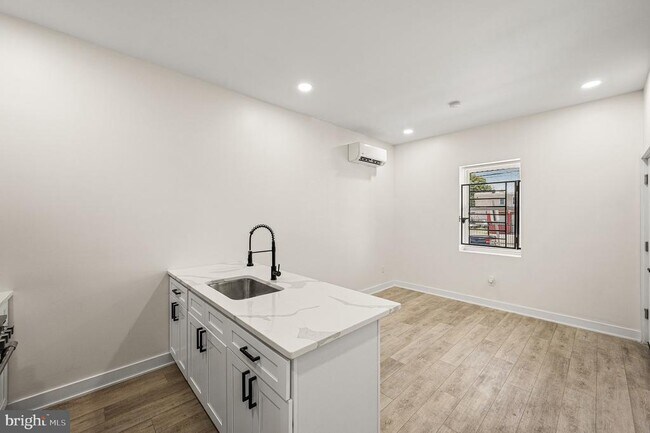 Building Photo - 441 S 61st St