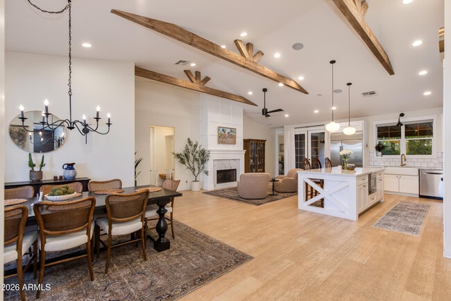 Building Photo - 3247 E Sells Dr