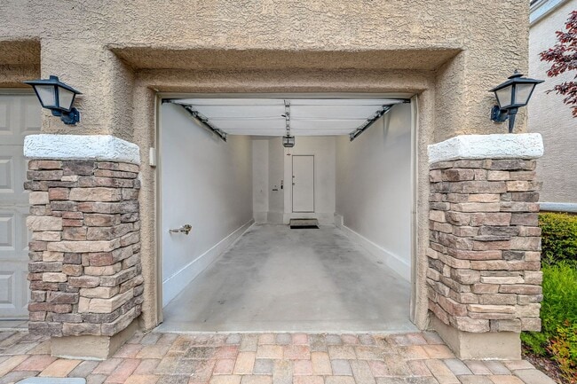 Building Photo - Charming Two-bedroom townhouse in Northwest