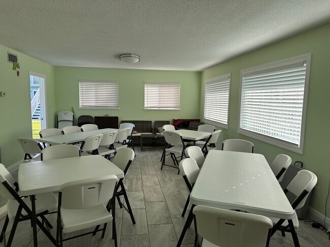 Building Photo - 541 S Peninsula Ave